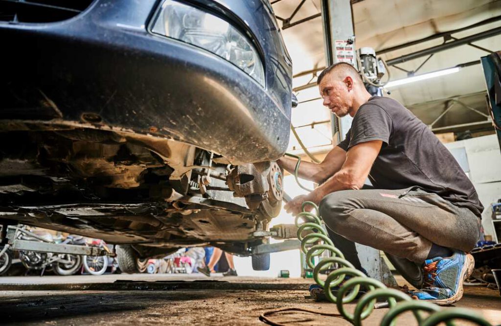 customer management, a car technician inspecting a car
