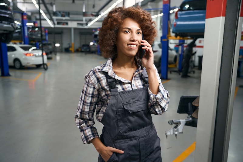 customer service challenges, a lady talking to a customer on call