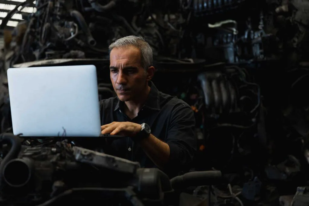 garage industry trends, technician using computer